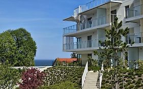 Mechelinki, Apartament z ogródkiem, widokiem na morze i aneksem kuchennym